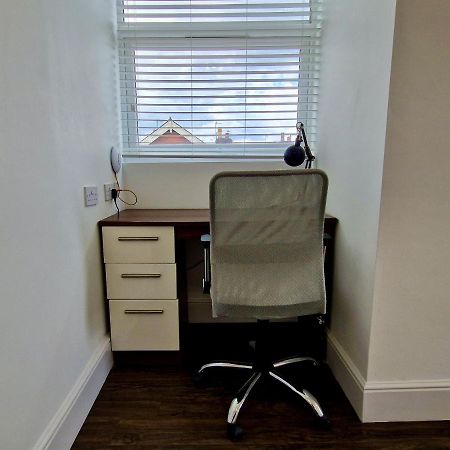 קובנטרי Incredible Private Rooms All With Private Bathrooms In A Fully Serviced House Next To City Centre With Free Parking מראה חיצוני תמונה