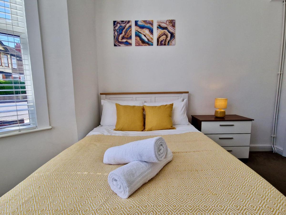 קובנטרי Incredible Private Rooms All With Private Bathrooms In A Fully Serviced House Next To City Centre With Free Parking מראה חיצוני תמונה