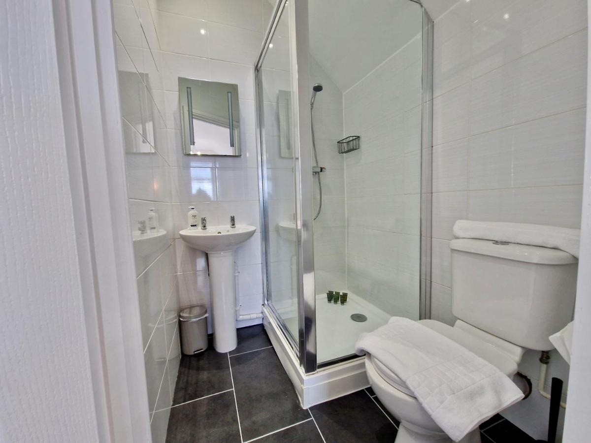 קובנטרי Incredible Private Rooms All With Private Bathrooms In A Fully Serviced House Next To City Centre With Free Parking מראה חיצוני תמונה