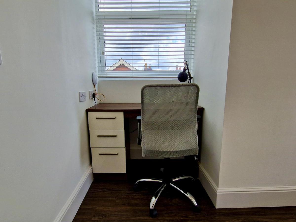 קובנטרי Incredible Private Rooms All With Private Bathrooms In A Fully Serviced House Next To City Centre With Free Parking מראה חיצוני תמונה