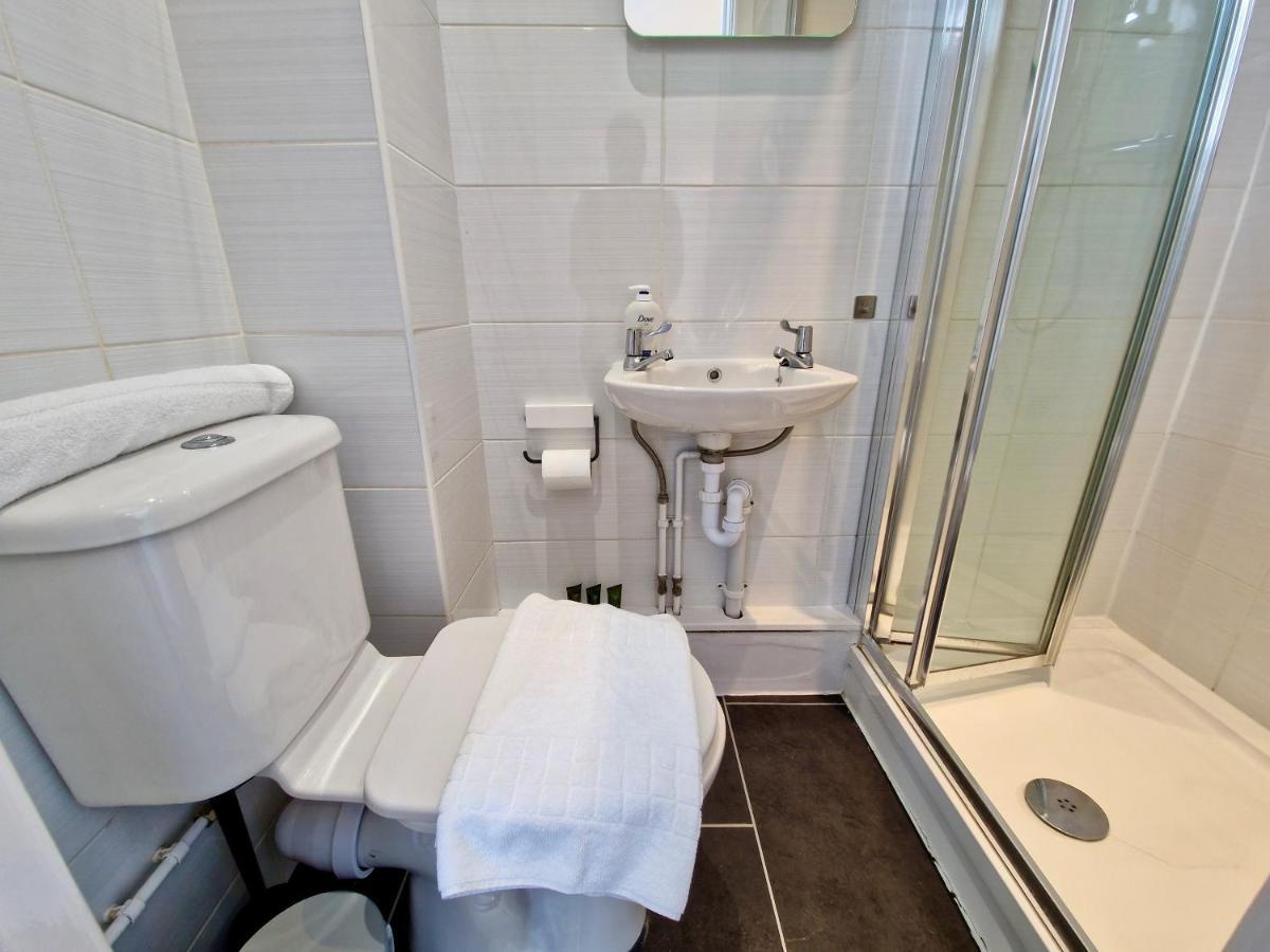 קובנטרי Incredible Private Rooms All With Private Bathrooms In A Fully Serviced House Next To City Centre With Free Parking מראה חיצוני תמונה
