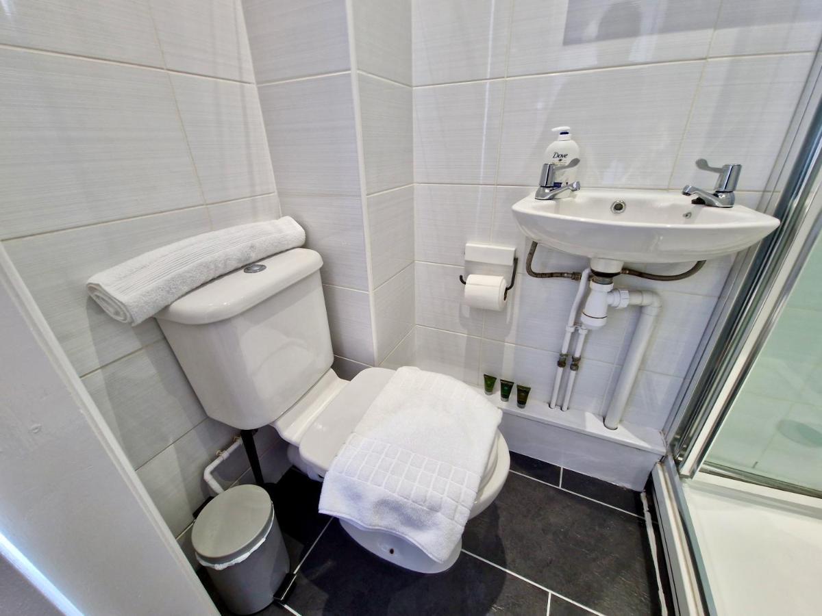 קובנטרי Incredible Private Rooms All With Private Bathrooms In A Fully Serviced House Next To City Centre With Free Parking מראה חיצוני תמונה