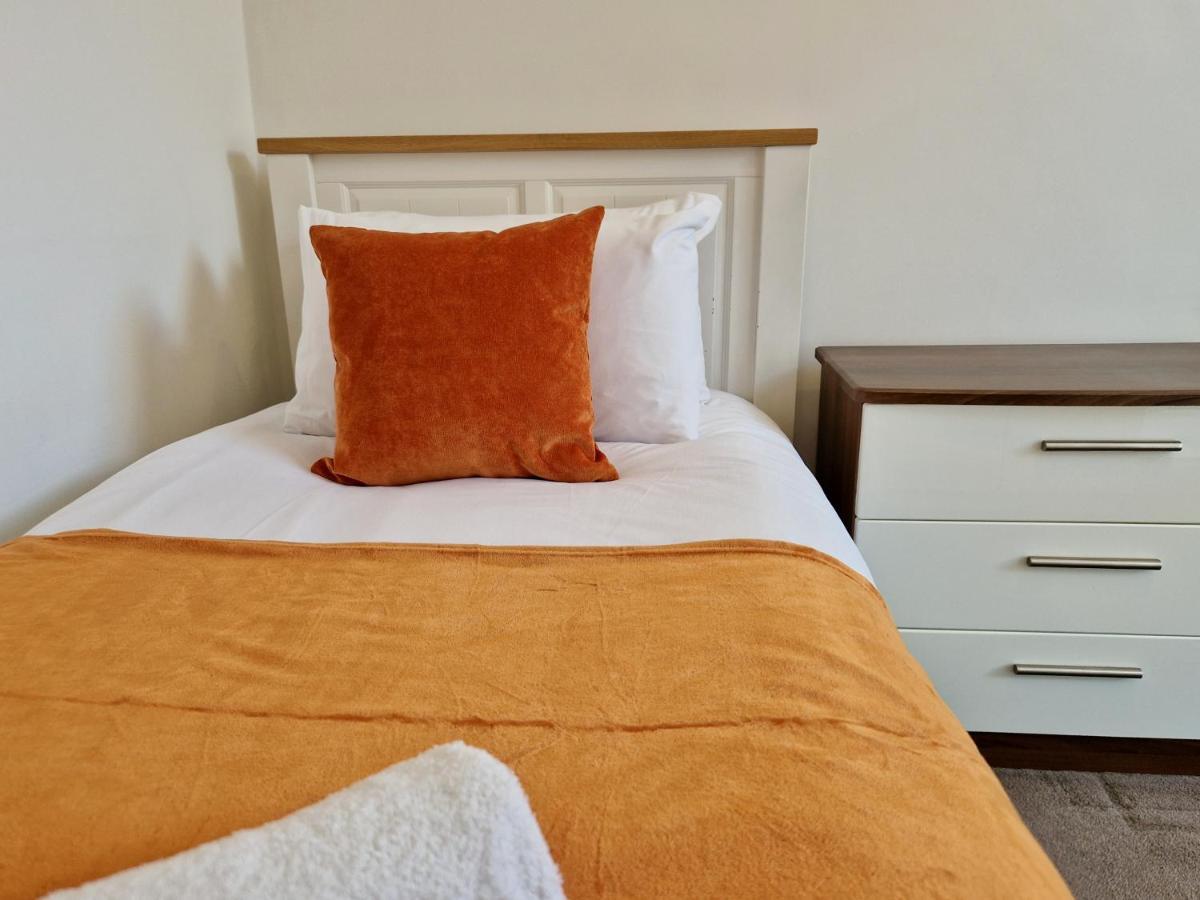 קובנטרי Incredible Private Rooms All With Private Bathrooms In A Fully Serviced House Next To City Centre With Free Parking מראה חיצוני תמונה