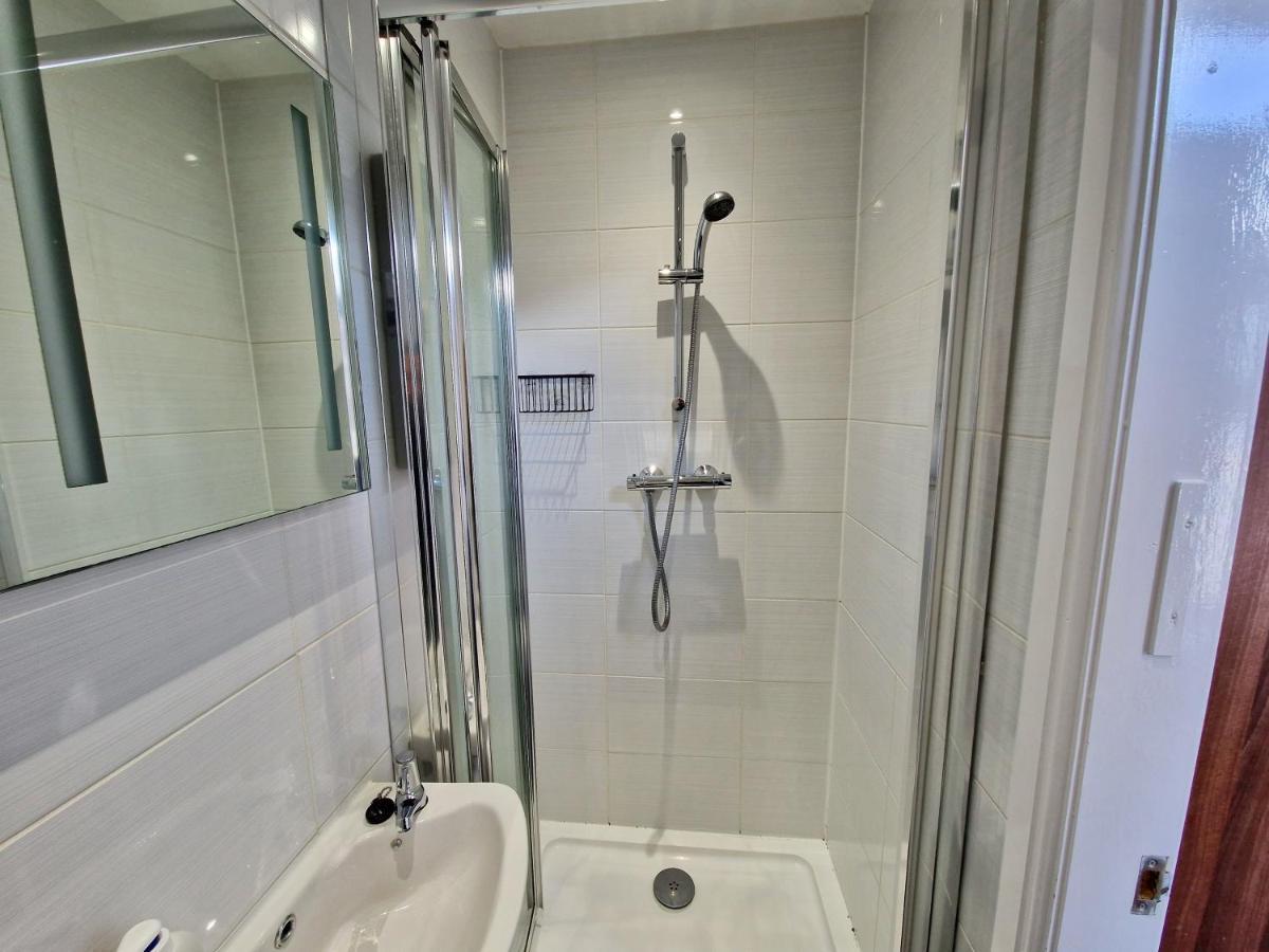 קובנטרי Incredible Private Rooms All With Private Bathrooms In A Fully Serviced House Next To City Centre With Free Parking מראה חיצוני תמונה