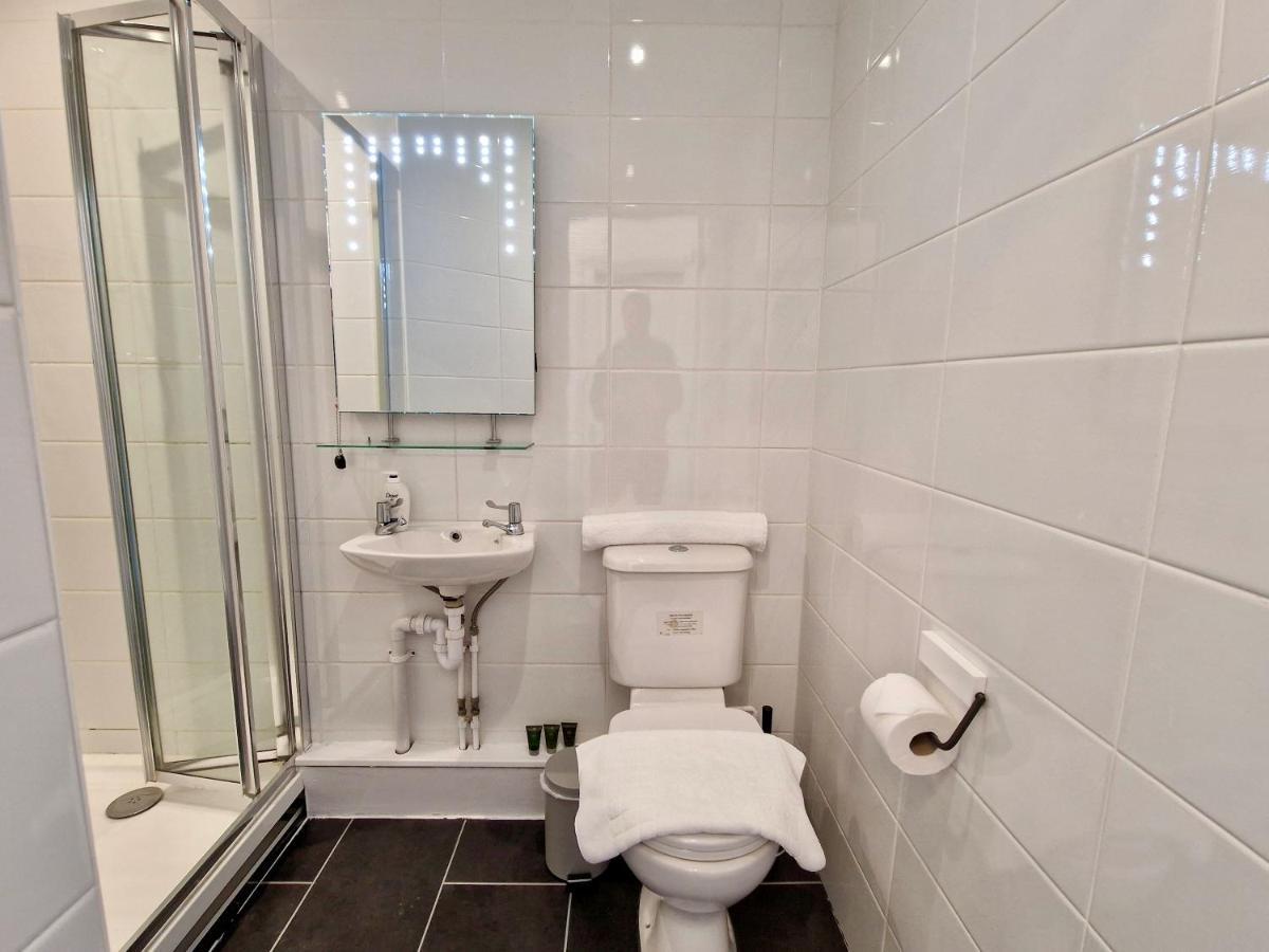 קובנטרי Incredible Private Rooms All With Private Bathrooms In A Fully Serviced House Next To City Centre With Free Parking מראה חיצוני תמונה
