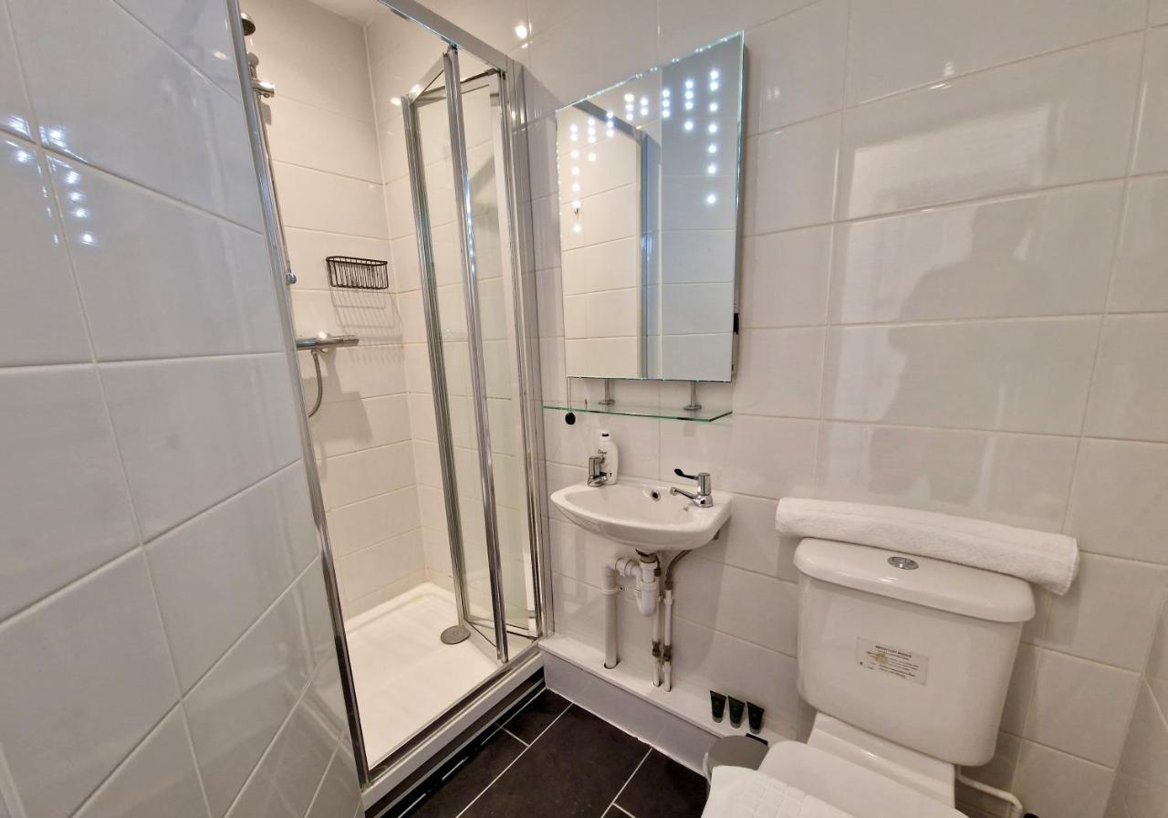 קובנטרי Incredible Private Rooms All With Private Bathrooms In A Fully Serviced House Next To City Centre With Free Parking מראה חיצוני תמונה